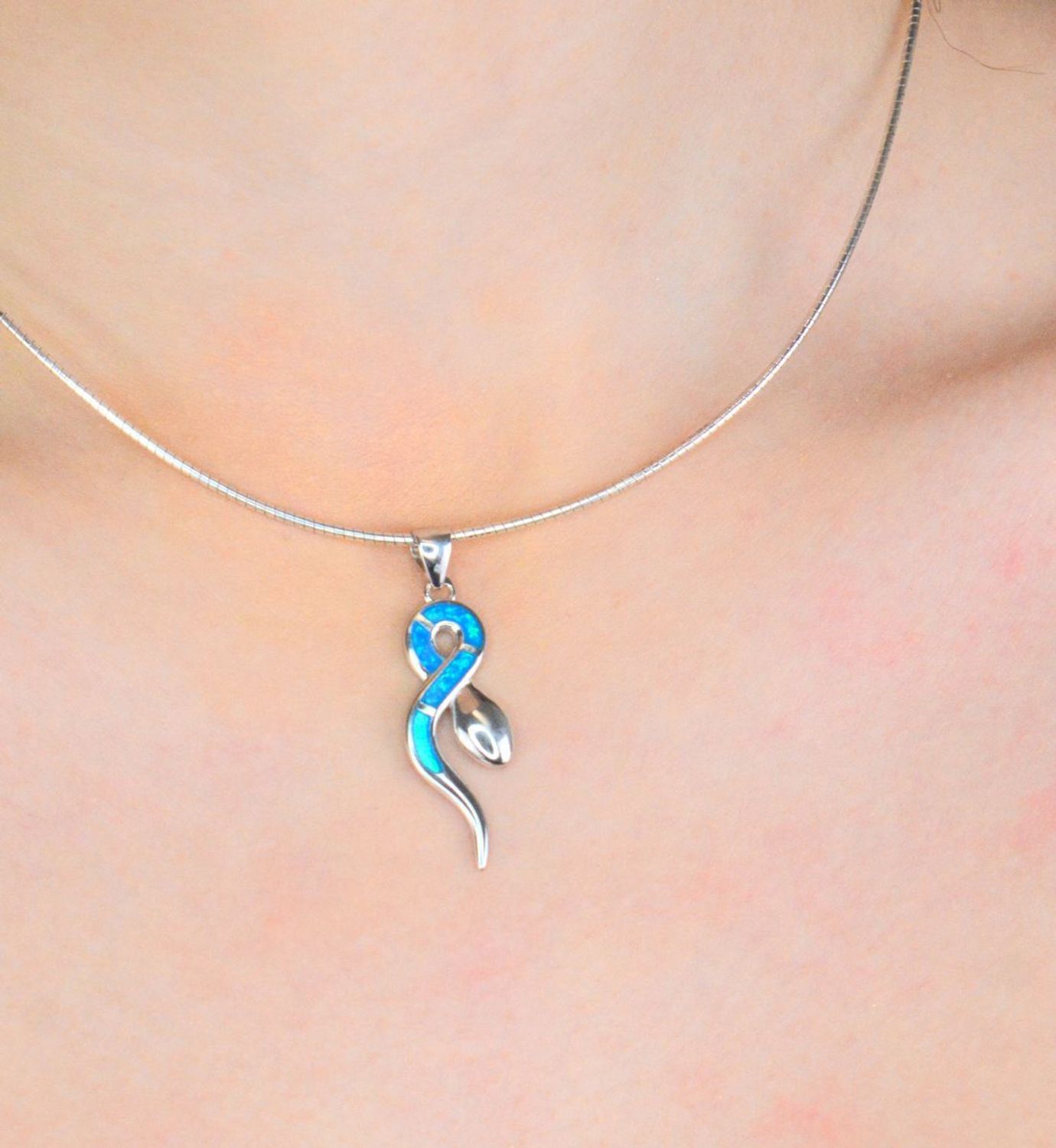 Srebrny naszyjnik damski ''Srebrna obroża damska'' Sztywna 50 cm Srebrny naszyjnik sztywny 50 cm. Naszyjnik wykonano z najwyższej jakości srebra, kruszcu od wielu setek lat kojarzonego z odwagą1.jpg